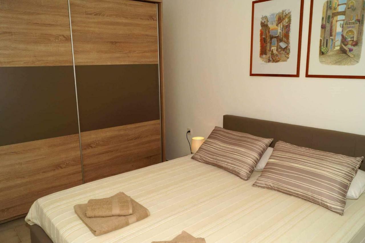 Apartman Eric Apartment Pula Bagian luar foto